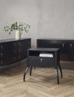 Anabella Console Table -Lulu And Georgia Shop 20210728 FallStudioLifestyle1287 SITECROP 77747f51 50b4 4bc6 a1fc 8e773f1973e0